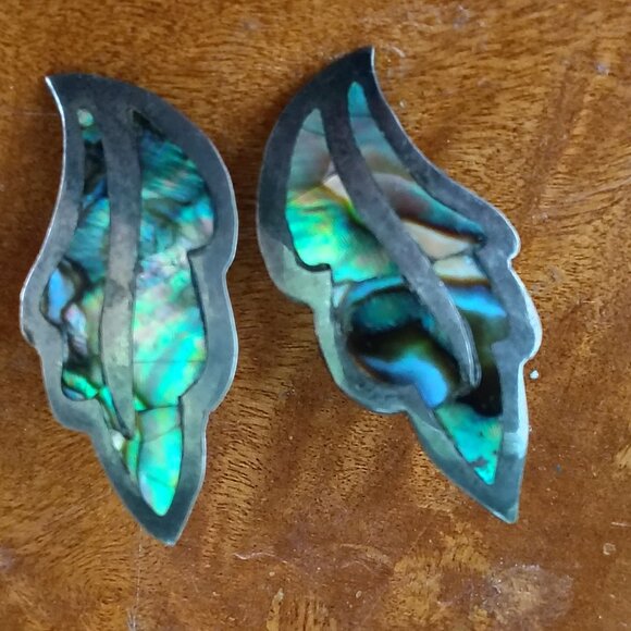 Vintage signed Taxco sterling silver shell inlay large leaf earrings - Picture 2 of 4